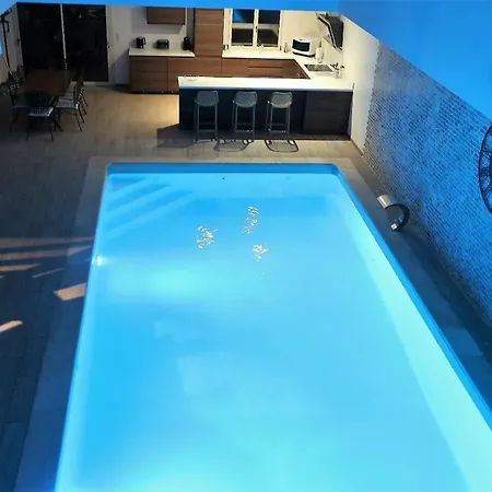 Jet D'eau Avec Piscine Interieure 30 Minutes Versailles